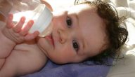 الاطفال حديثي الولادة شرب الماء