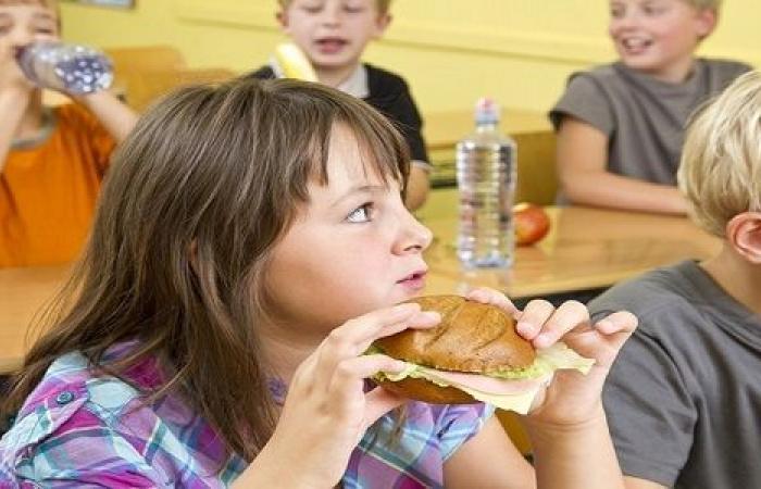 الأكل الغير صحي في المدارس