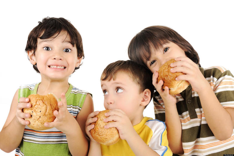 العادات الغذائية الخاطئة للاطفال