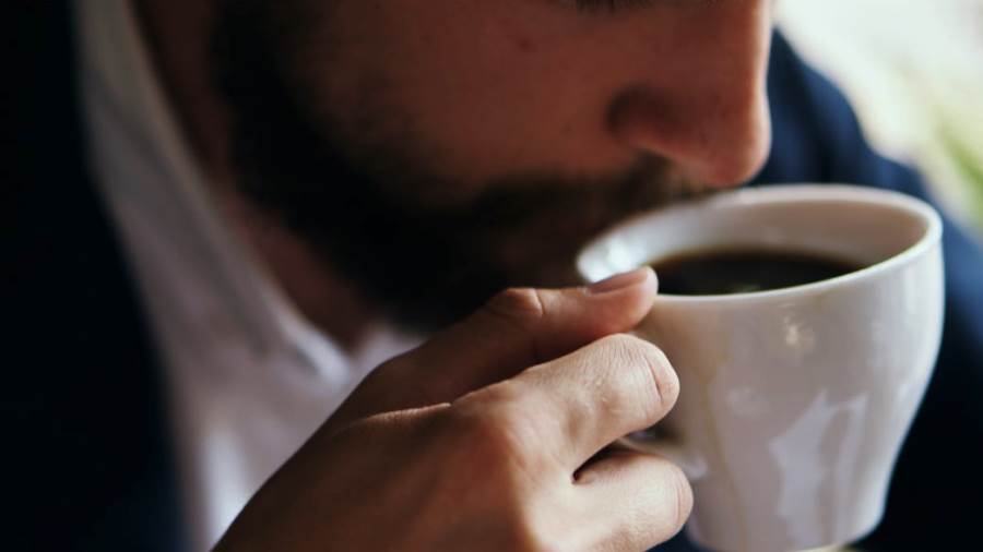 هل شرب القهوة بعد الأكل يزيد الوزن