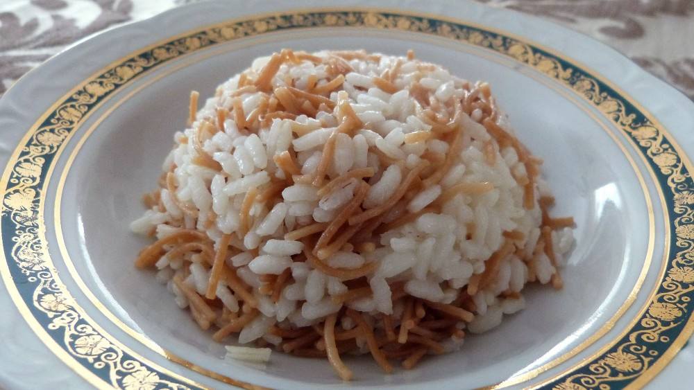 طريقة عمل الأرز بالشعرية بالمقادير