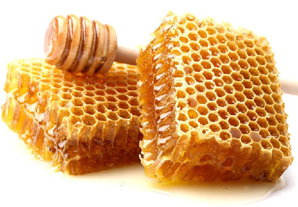 فوائد اكل شمع العسل