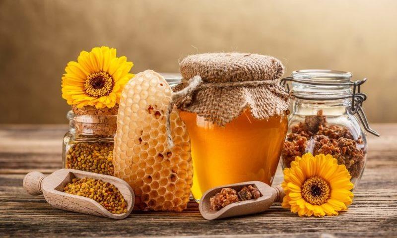 كم السعرات الحرارية في ملعقة عسل النحل