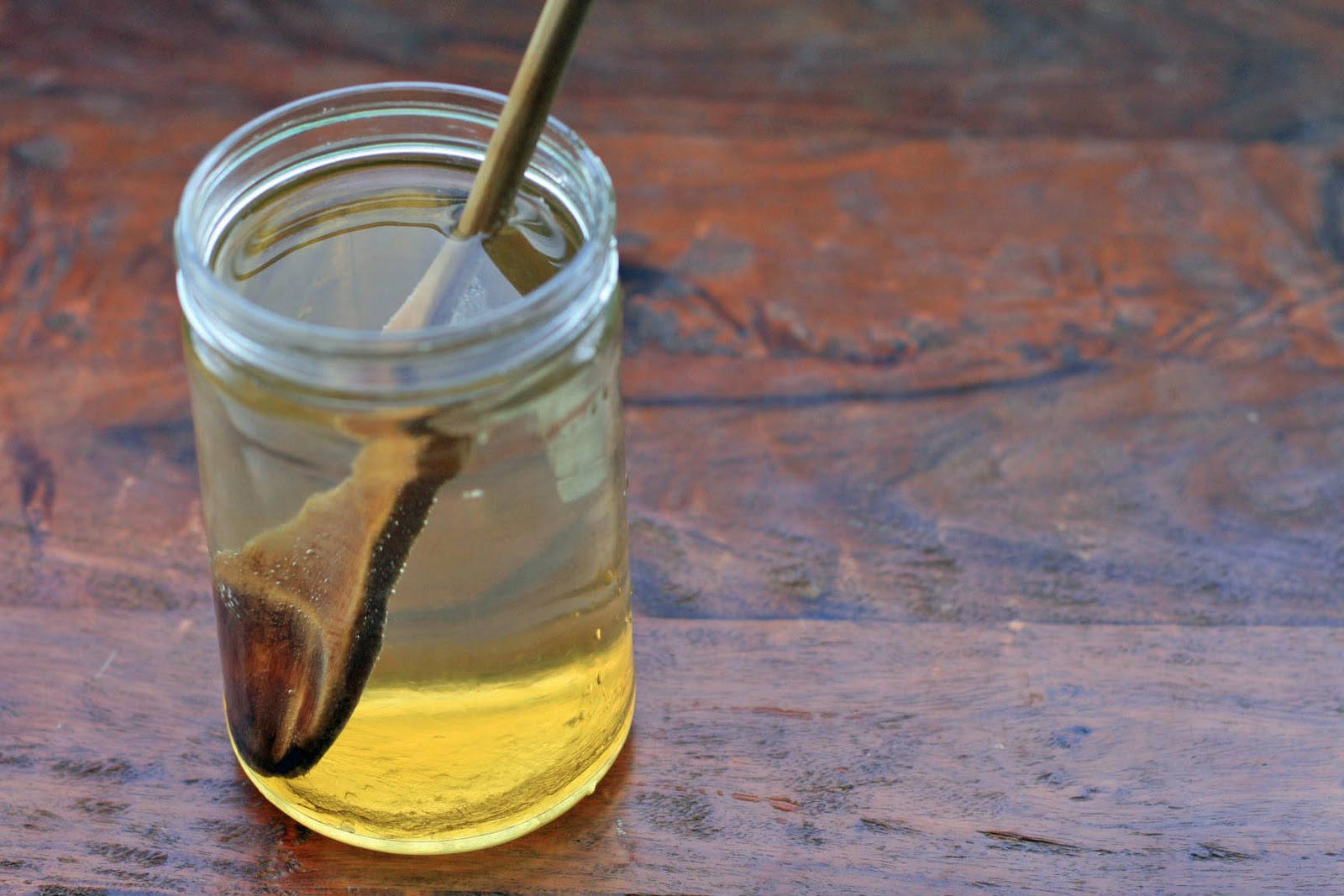 فوائد العسل الحر مع الماء الدافئ