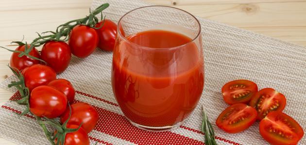 فوائد شرب عصير الطماطم للشعر