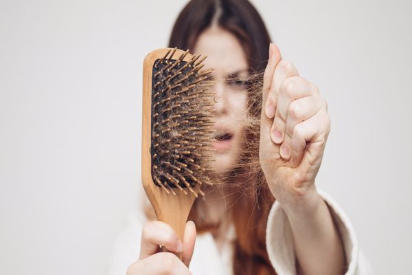 هل نقص الحديد يؤثر على نمو الشعر