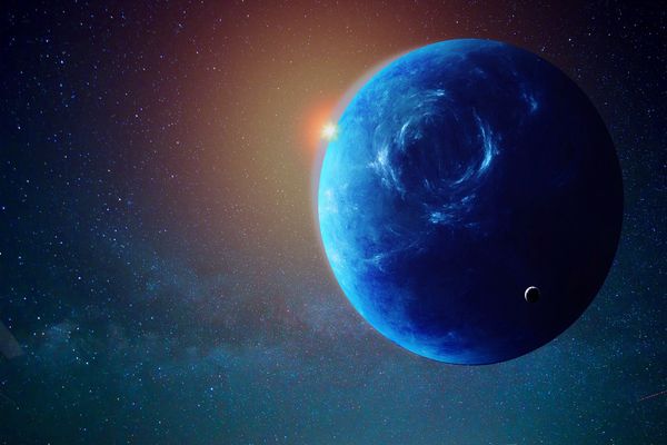 لماذا سمي كوكب نبتون بالكوكب الأزرق