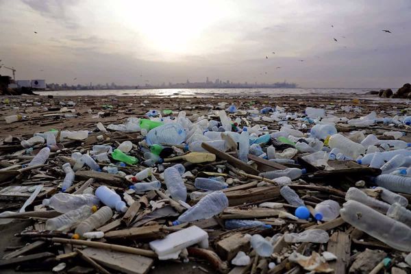 بحث حول مكافحة التلوث البلاستيكي